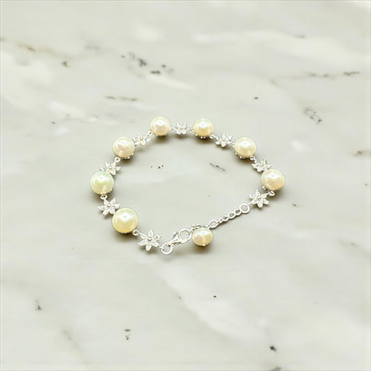 Flower Bracelet With Pearl and Zirconia