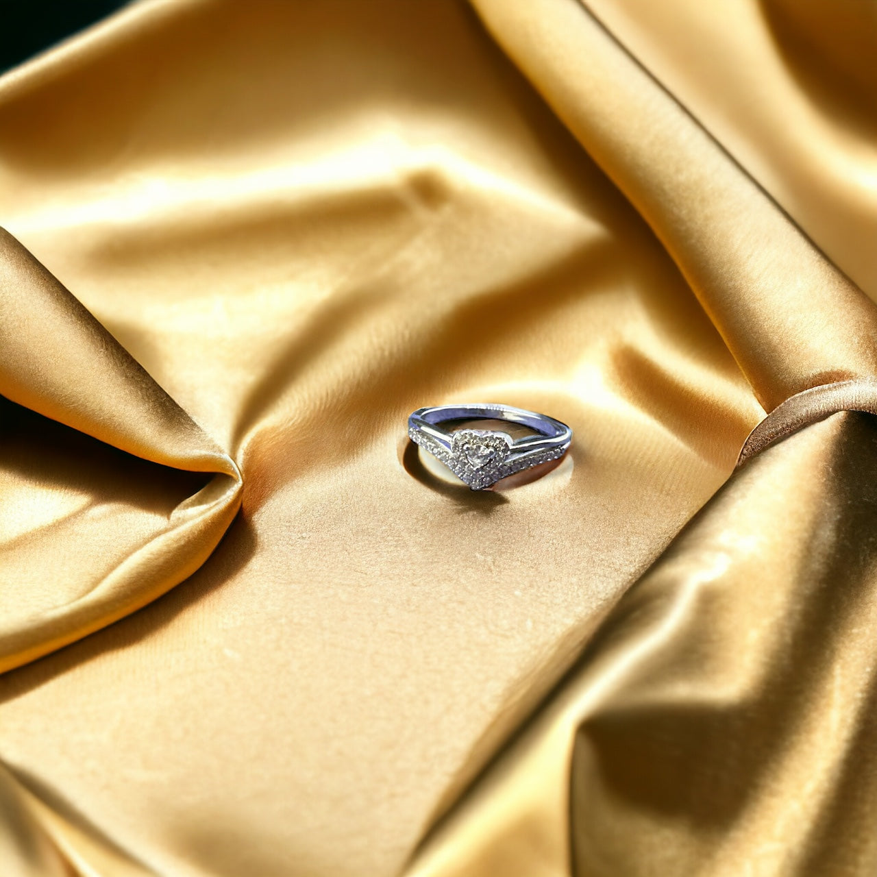 Anillo Solitario de Plata con Zirconia Corazón Doble Eslabones