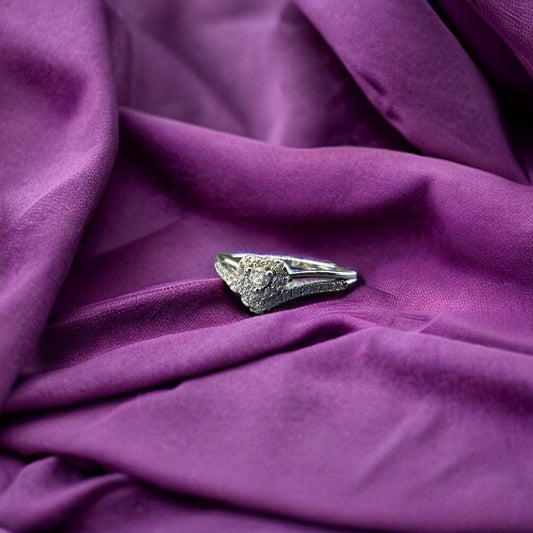 Anillo Solitario de Plata con Zirconia Corazón Doble Eslabones