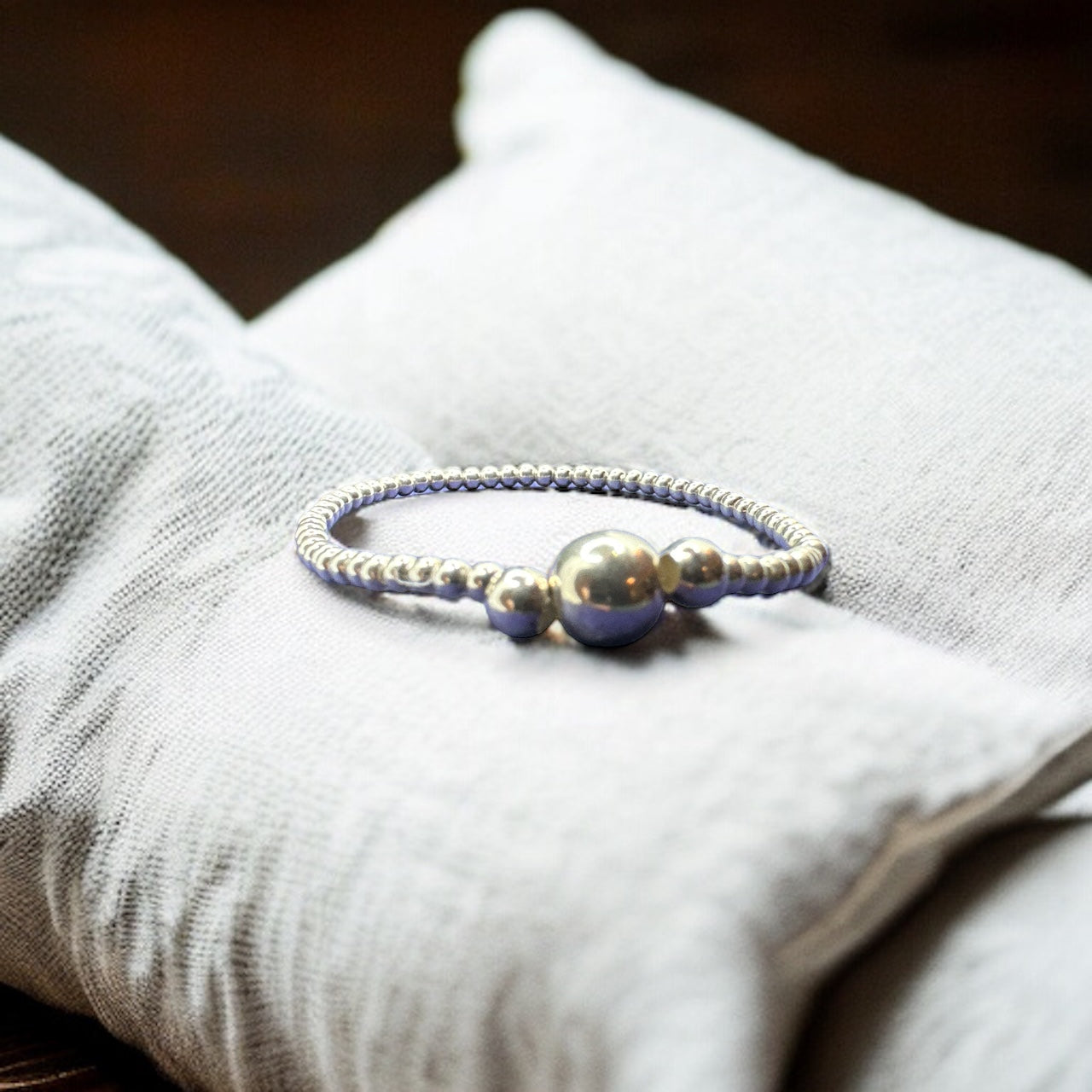 Silver continuous spheres bracelet