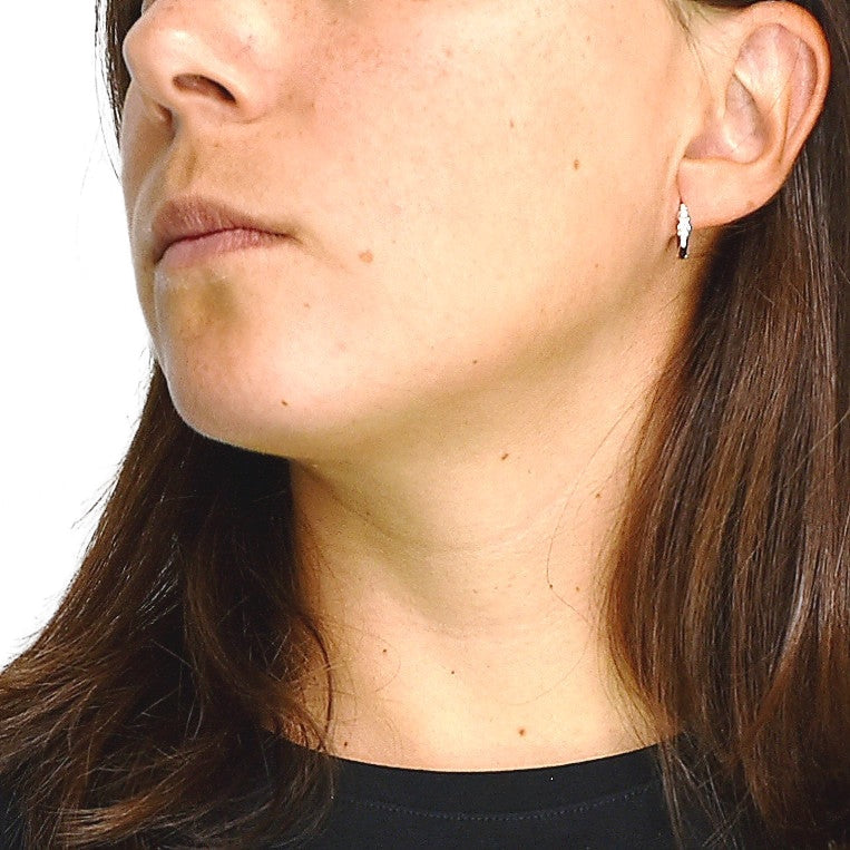 Pendientes Infinity Huggies de Plata con Circonitas