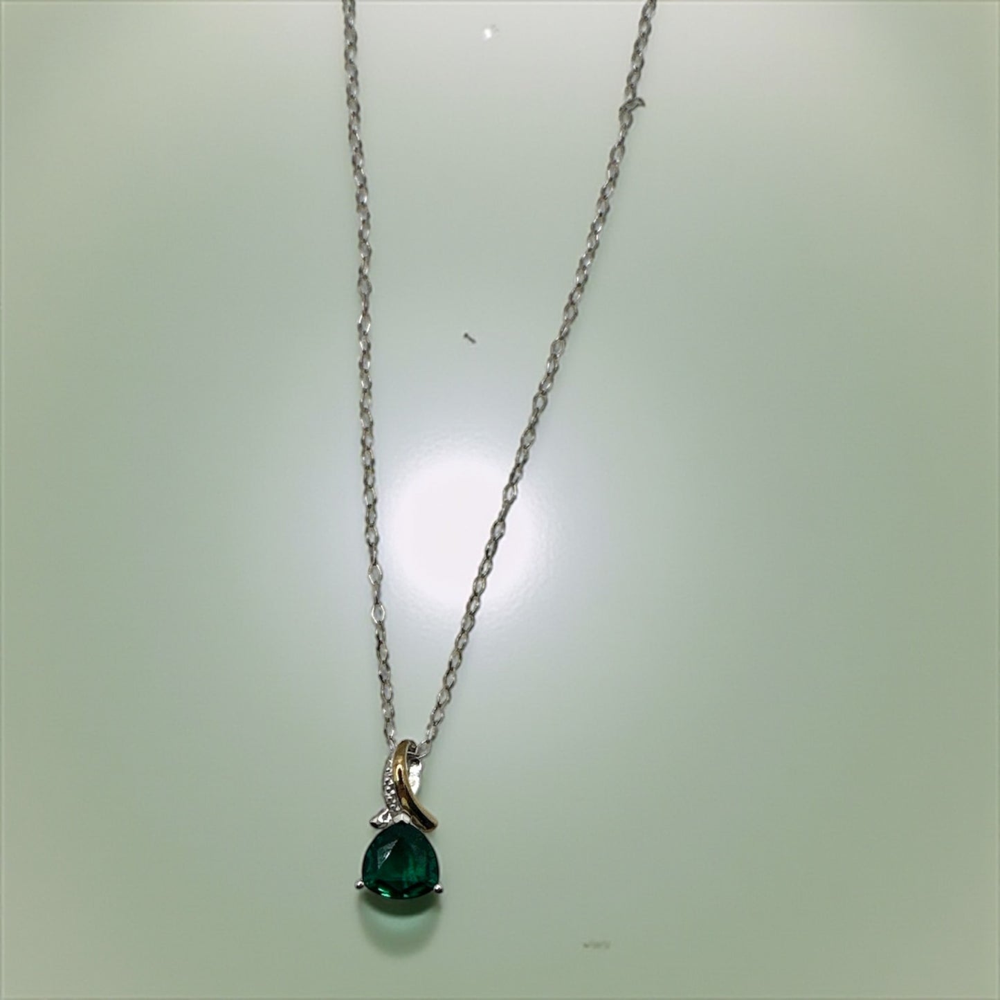 Emerald Glow Pendant Necklace
